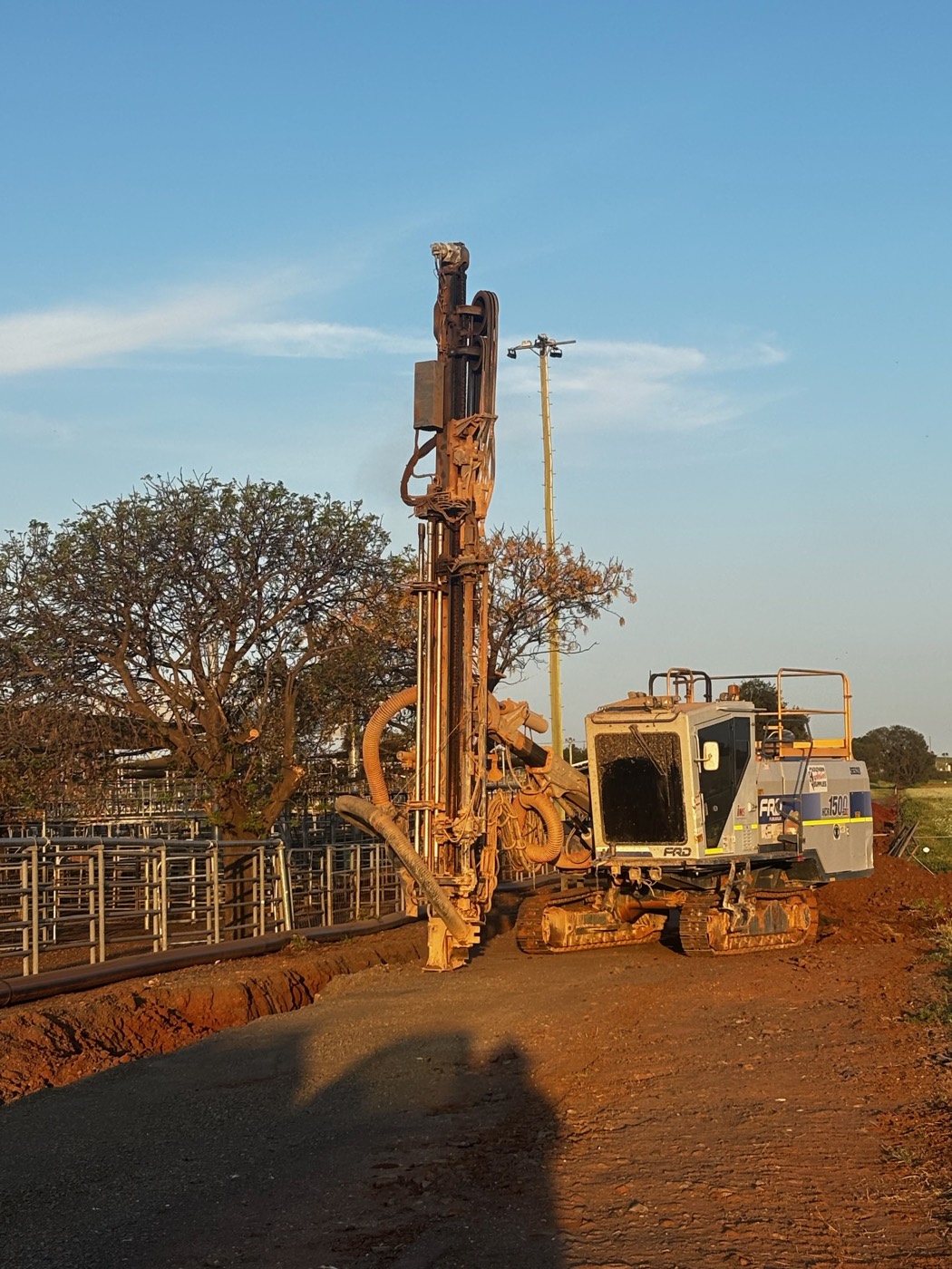 Rigs drilling a bench, viewed from above